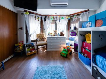 Venta Casa Boedo 4 dormitorios, jardin pileta clim