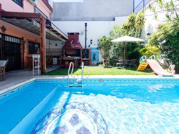 Venta Casa Boedo 4 dormitorios, jardin pileta clim