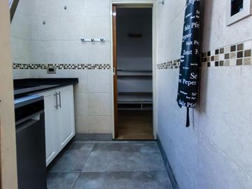 Venta Casa Boedo 4 dormitorios, jardin pileta clim