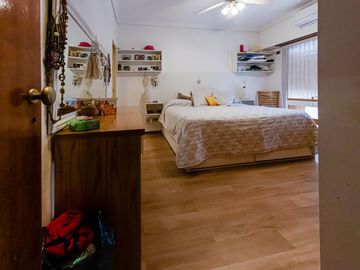 Venta Casa Boedo 4 dormitorios, jardin pileta clim