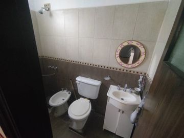 AMPLIA CASA 3 HAB / 2 BAÑOS / COCHERA SAN VICENTE