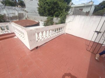 AMPLIA CASA 3 HAB / 2 BAÑOS / COCHERA SAN VICENTE
