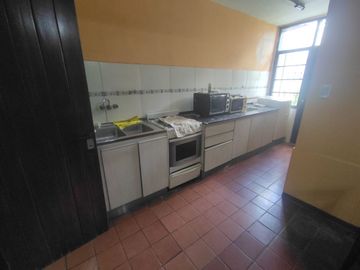 AMPLIA CASA 3 HAB / 2 BAÑOS / COCHERA SAN VICENTE
