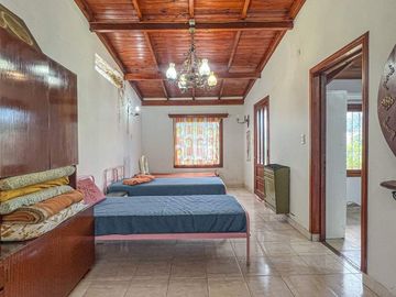 VENTA CASA 3 amb garage y lavadero NECOCHEA