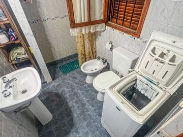 VENTA CASA 3 amb garage y lavadero NECOCHEA