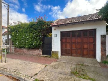 VENTA CASA 3 amb garage y lavadero NECOCHEA