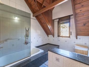 CASA 4 AMBIENTES, JARDIN,PILETA Y QUINCHO MARTINEZ