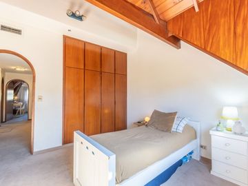 CASA 4 AMBIENTES, JARDIN,PILETA Y QUINCHO MARTINEZ