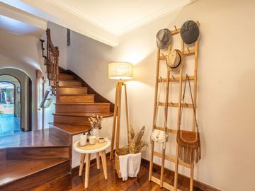 CASA 4 AMBIENTES, JARDIN,PILETA Y QUINCHO MARTINEZ