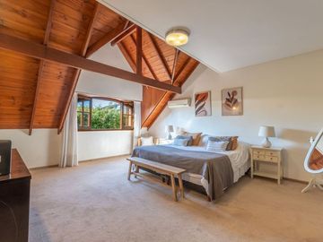 CASA 4 AMBIENTES, JARDIN,PILETA Y QUINCHO MARTINEZ