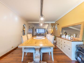 CASA 4 AMBIENTES, JARDIN,PILETA Y QUINCHO MARTINEZ