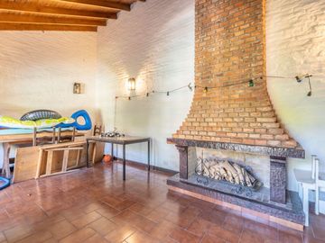 CASA 4 AMBIENTES, JARDIN,PILETA Y QUINCHO MARTINEZ