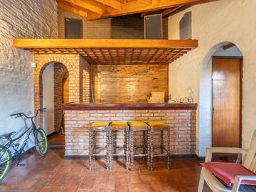 CASA 4 AMBIENTES, JARDIN,PILETA Y QUINCHO MARTINEZ