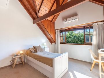 CASA 4 AMBIENTES, JARDIN,PILETA Y QUINCHO MARTINEZ