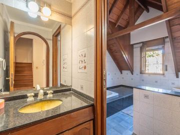 CASA 4 AMBIENTES, JARDIN,PILETA Y QUINCHO MARTINEZ