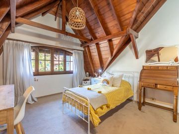 CASA 4 AMBIENTES, JARDIN,PILETA Y QUINCHO MARTINEZ