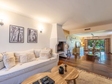 CASA 4 AMBIENTES, JARDIN,PILETA Y QUINCHO MARTINEZ