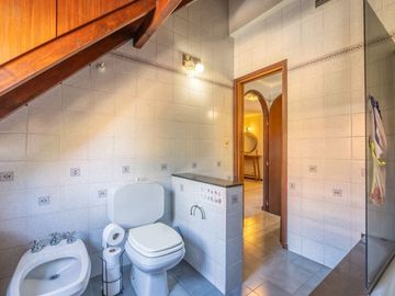 CASA 4 AMBIENTES, JARDIN,PILETA Y QUINCHO MARTINEZ