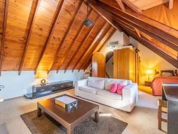 CASA 4 AMBIENTES, JARDIN,PILETA Y QUINCHO MARTINEZ