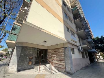 VENTA MONOAMBIENTE PLANTA BAJA EN FLORES