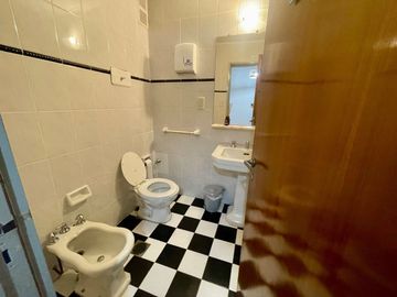 VENTA PH 3 DORMITORIOS CON PATIO SECO EN EL CENTRO