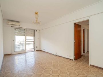 VENTA 4 AMBIENTES C/BALCÓN FLORES APTO CREDITO