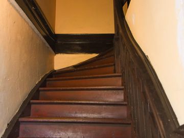 Casa patrimonial de conservación histórica  de tres pisos y 6 departamentos independientes