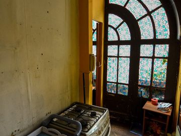 Casa patrimonial de conservación histórica  de tres pisos y 6 departamentos independientes
