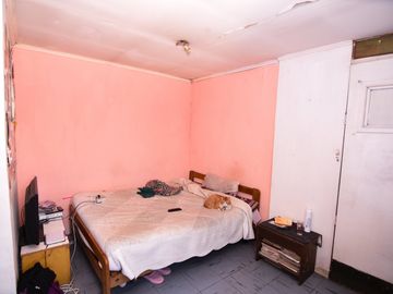 Casa patrimonial de conservación histórica  de tres pisos y 6 departamentos independientes