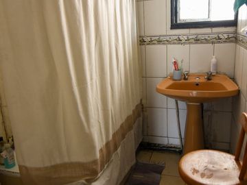 Casa patrimonial de conservación histórica  de tres pisos y 6 departamentos independientes