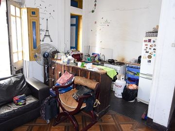 Casa patrimonial de conservación histórica  de tres pisos y 6 departamentos independientes