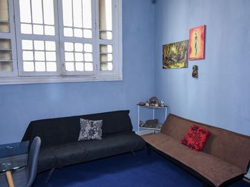 Casa patrimonial de conservación histórica  de tres pisos y 6 departamentos independientes