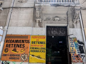 Casa patrimonial de conservación histórica  de tres pisos y 6 departamentos independientes