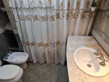 Venta casa 7 ambientes + local en Glew