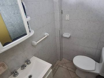Venta casa 7 ambientes + local en Glew