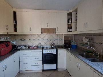 Venta casa 7 ambientes + local en Glew