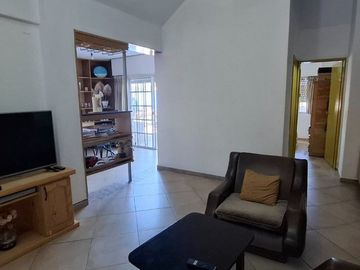 Venta casa 7 ambientes + local en Glew