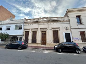 CASA PARA DESARROLLO / CONSULTORIO EN CENTRO