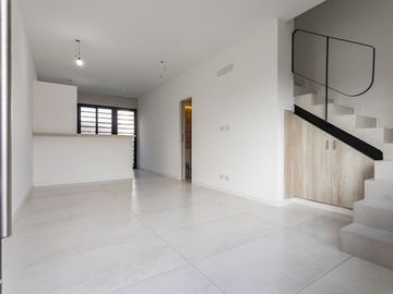DUPLEX A ESTRENAR 3 AMB PALOMAR, COCHERA, PATIO