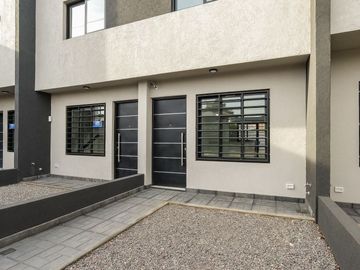 DUPLEX A ESTRENAR 3 AMB PALOMAR, COCHERA, PATIO
