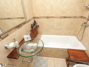VENTA CASA 3 AMBIENTES CON TRES TERRAZAS Permuta