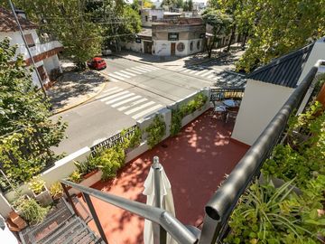 VENTA CASA 3 AMBIENTES CON TRES TERRAZAS Permuta