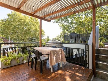 VENTA CASA 3 AMBIENTES CON TRES TERRAZAS Permuta