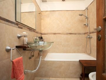 VENTA CASA 3 AMBIENTES CON TRES TERRAZAS Permuta