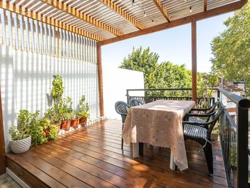 VENTA CASA 3 AMBIENTES CON TRES TERRAZAS Permuta