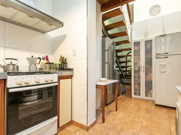 VENTA CASA 3 AMBIENTES CON TRES TERRAZAS Permuta