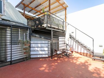 VENTA CASA 3 AMBIENTES CON TRES TERRAZAS Permuta