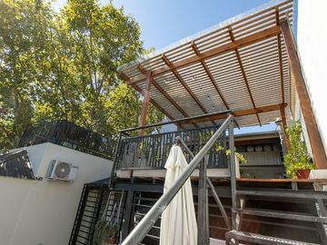 VENTA CASA 3 AMBIENTES CON TRES TERRAZAS Permuta