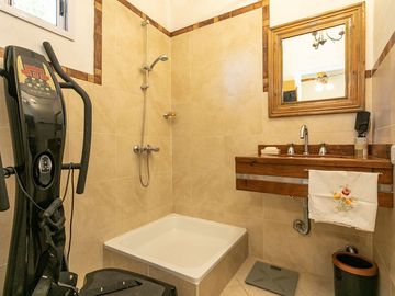 VENTA CASA 3 AMBIENTES CON TRES TERRAZAS Permuta