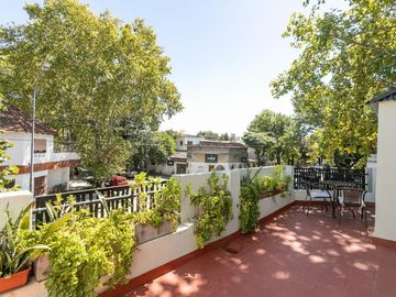 VENTA CASA 3 AMBIENTES CON TRES TERRAZAS Permuta